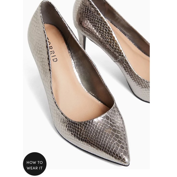 NWT TORRID WIDE WIDTH Pewter Snake Print Pumps - Picture 3 of 12